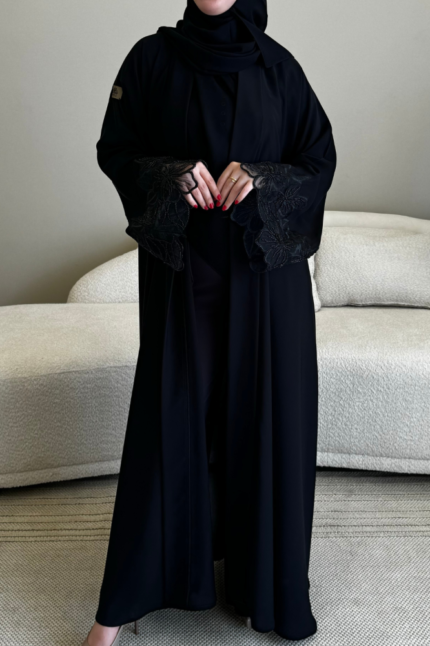 عبايات سوداء كم واسع